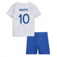 Koszulka piłkarska Francja Kylian Mbappe #10 Strój wyjazdowy dla dzieci MŚ 2022 tanio Krótki Rękaw (+ Krótkie spodenki)